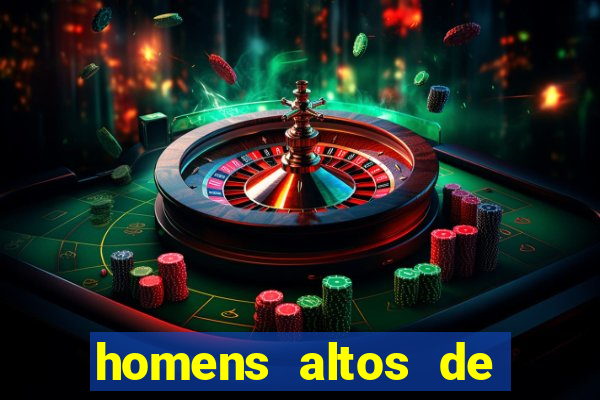 homens altos de pau grande